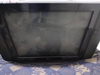 للبيع تلفزيون LG شاشه فلات 32 بوصه بحاله ممتازه