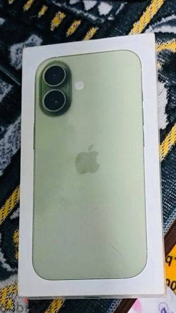 Apple - iPhone 17 Apple - iPhone 17