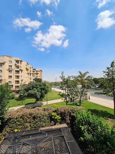 Appartment prime location view garden and south park super lux