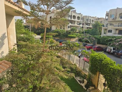 شقة للإيجار ١٤٠م في كمبوند زيزينيا في التجمع الخامس بجوار الجامعه الامريكية بالتكيفات والمطبخ والنجف