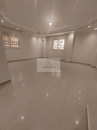 Ground floor apartment with a free area for administrative rent in front of Carrefour, high deluxe finishing, Zahra Al-Maadi