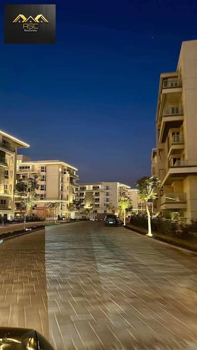 Apartment at a bargain price, 160m Ready to move club park phase for sal e in Mountain View i City October  / m160 / Includes garage and storage unit.
