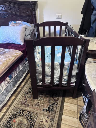 Used baby crib