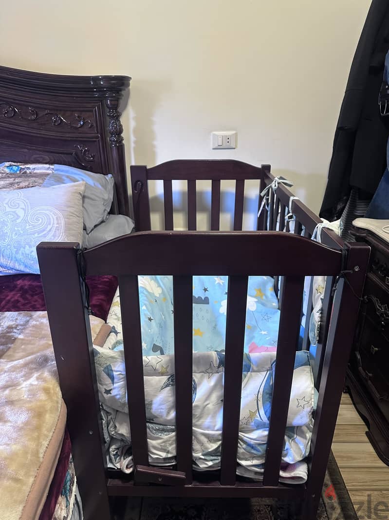 Used baby crib 2