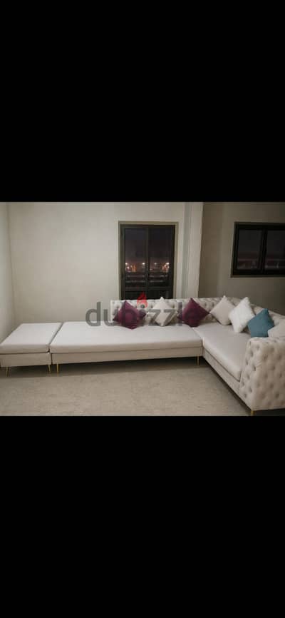 ركنه مودرن كابوتنيه بحالة جيده استعمال خفيف