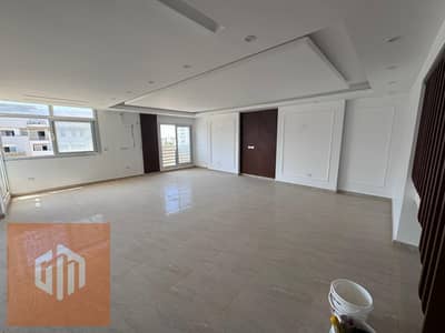 Duplex نصف مفروش First Use للإيجار في Hyde Park----