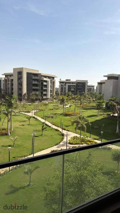 أمتلك شقه تشطيب كامل بالتكيفات و المطبخ  فيو مميز على جاردن فرصه للاستثمار الذكى فى موقع حيوى شيراتون دقايق من مصر الجديده و شيراتون والرحاب