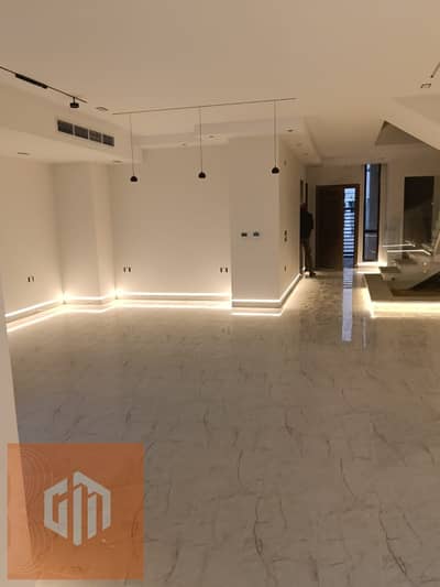 تاون هاوس Corner First Use بحديقة في Hyde Park----