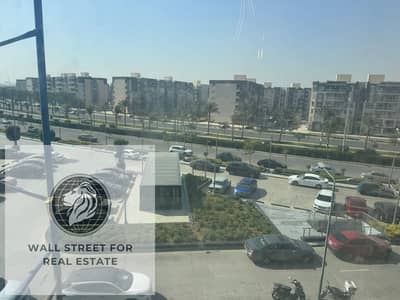 مكتب للبيع متشطب ومتأجر للبيع استلام فوري في مول الايست هاب بمدينتي East hub
