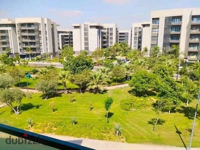 شقه 3 غرف بفيو على pool للبيع موقع حيوى فيو أمامى بحرى بالكامل دقايق من التجمع الخامس و مدينتي بالقرب ماونتن فيو اى سيتي