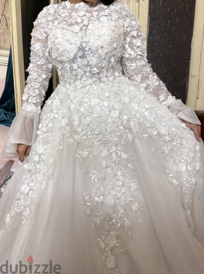 فستان زفاف لبسه واحده بحاله جيده