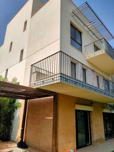 Townhouse for rent in Westown Sodic Sheikh ;features a modern finish, kitchen, and air conditioning, as well as a prime location and a wonderful view.