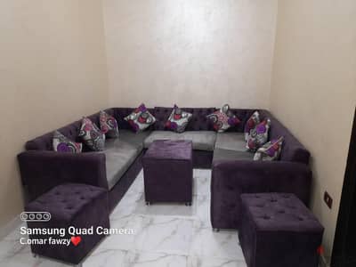 ركنة مودرن للبيع بحالة ممتازة + 2 بوف + ترابيزة