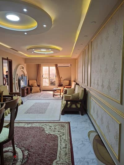  For Rent – Smouha | Steps from Cleopatra Bridge   Prime location, just steps from Cleopatra Bridge  150 sqm  8th Floor  3 Bedrooms  Rec