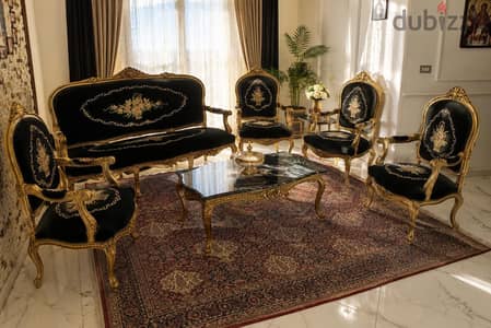 صالون فرنسي فاخر  حضوره مميز جدا