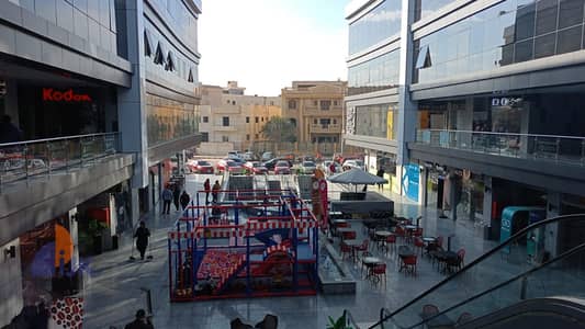 محل تجارى للبيع استلام فورى متأجر لهايبر ماركت فى قلب الياسمين 4 التجمع الأول القاهرة الجديدة First Settlement, New Cairo
