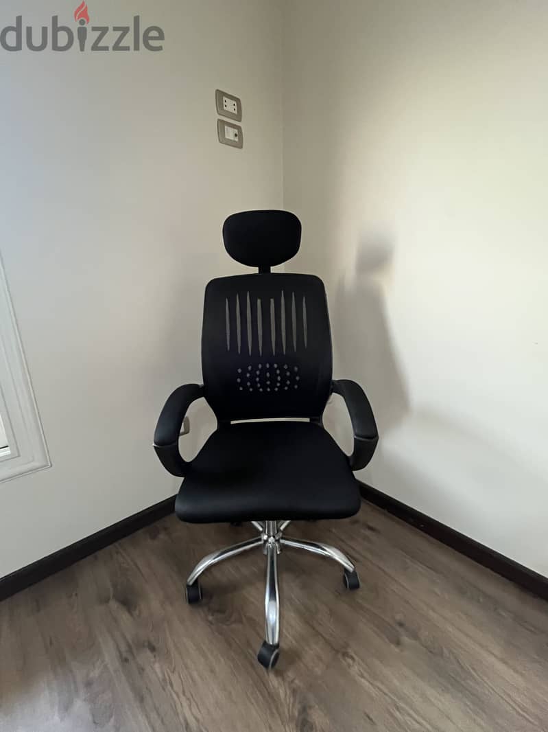 Desk chair 1