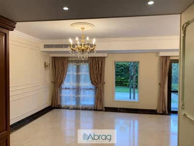 3 bedroom ground floor apartment with garden for sale in Courtyard