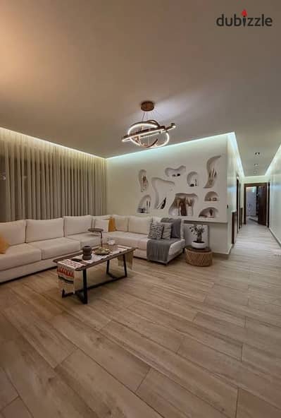 شقه 3 غرف Double View كورنر مميز للبيع بسعر لقطه جدا او تقسيط 12 سنه بجوار الباتيو لافيستا الجار دقايق من مفيدا و ماونتن فيو هايد بارك ليك فيو