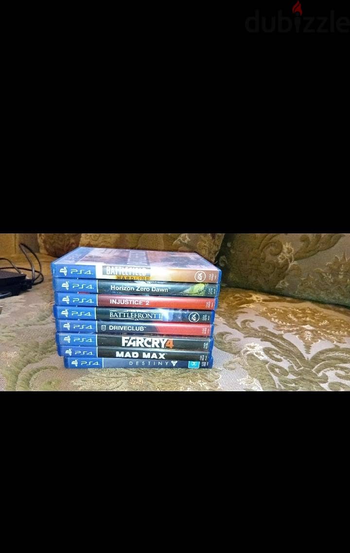 PS4 slim + 2 original controllers + 8 discs 2