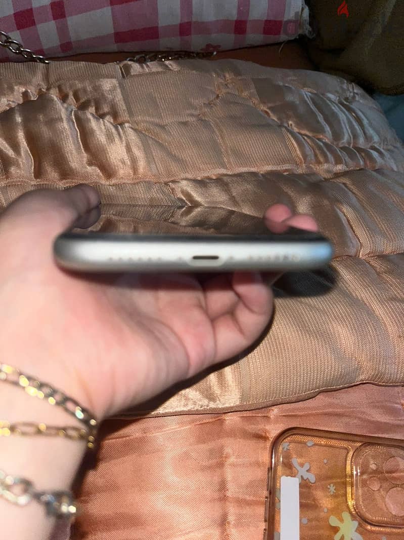 Apple - iPhone 11- ايفون ١١ 5
