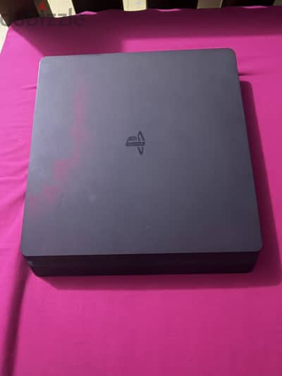 PS4 slim used حالتو ممتازة ومتفتحش قبل كدا
