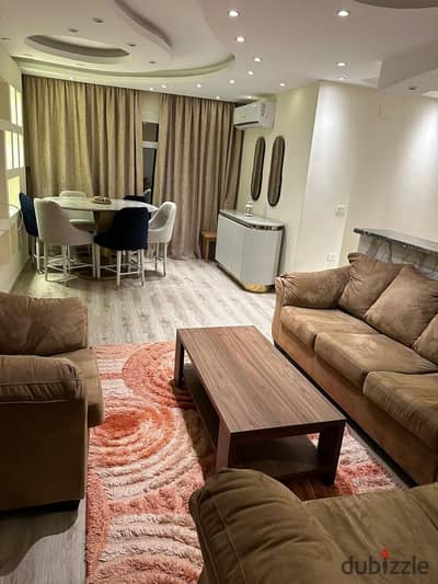 I own a 96-square-meter apartment with special finishes. The sale includes all furnishings. It's very close to amenities