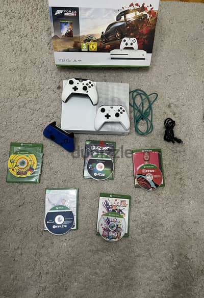 Xbox One S 1TB + 3 Controllers + 5 Games