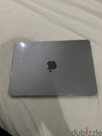 MacBook M2 used like new