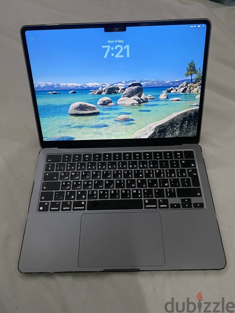 MacBook M2 used like new 1