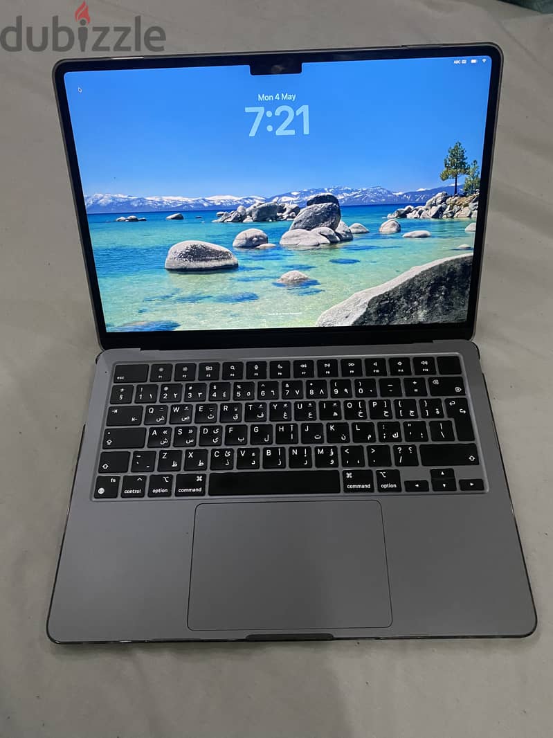 MacBook M2 used like new 2