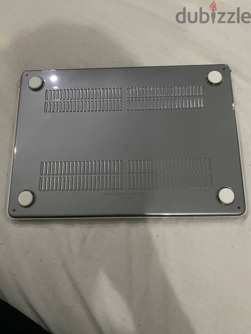 MacBook M2 used like new 3