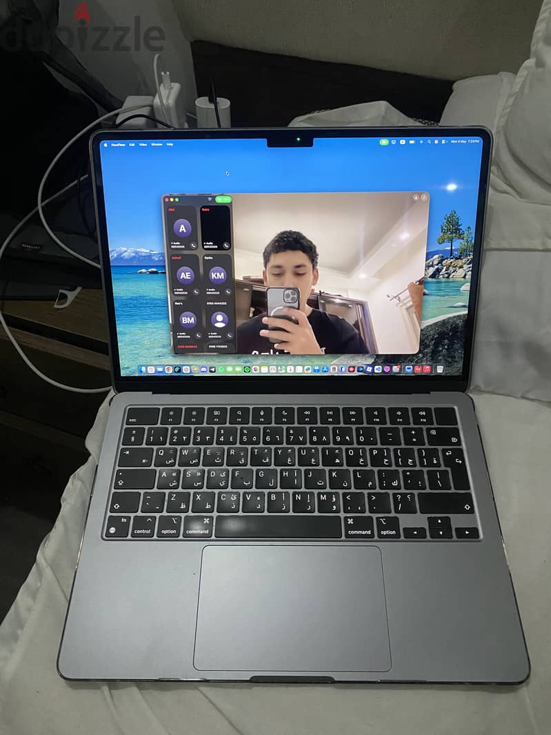 MacBook M2 used like new 4
