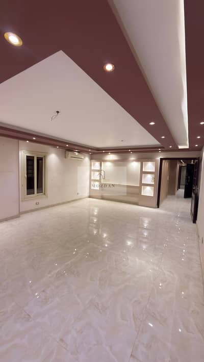 Luxurious apartment for rent in Zahraa Maadi next to Hub 50 Mall and El-Khamseen Street, and very close to Hasaballah El-Kifrawy Axis and Maadi Carrefour Circular.