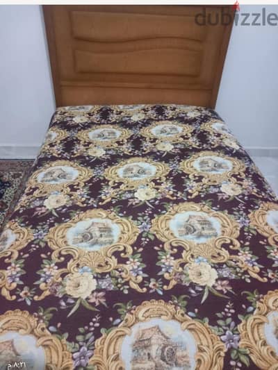 ٢ سرير خشب  ومرتبة
