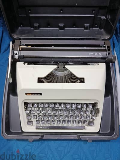 آله كاتبه  Adler junior 12