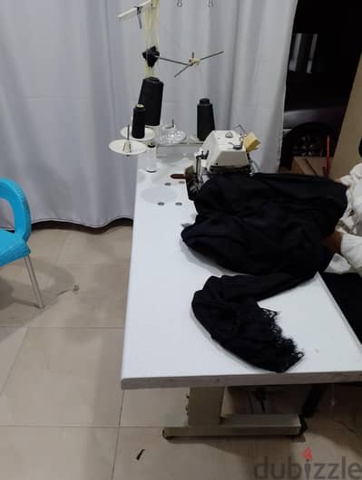 ماكينه اوفر لوك 5فتله بحاله ممتازه