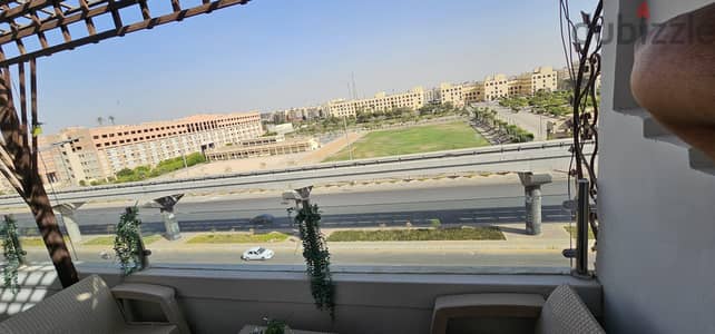 أميز موقع في اكتوبر على المحور المركزي امام جامعة ٦ اكتوبر مباشرة