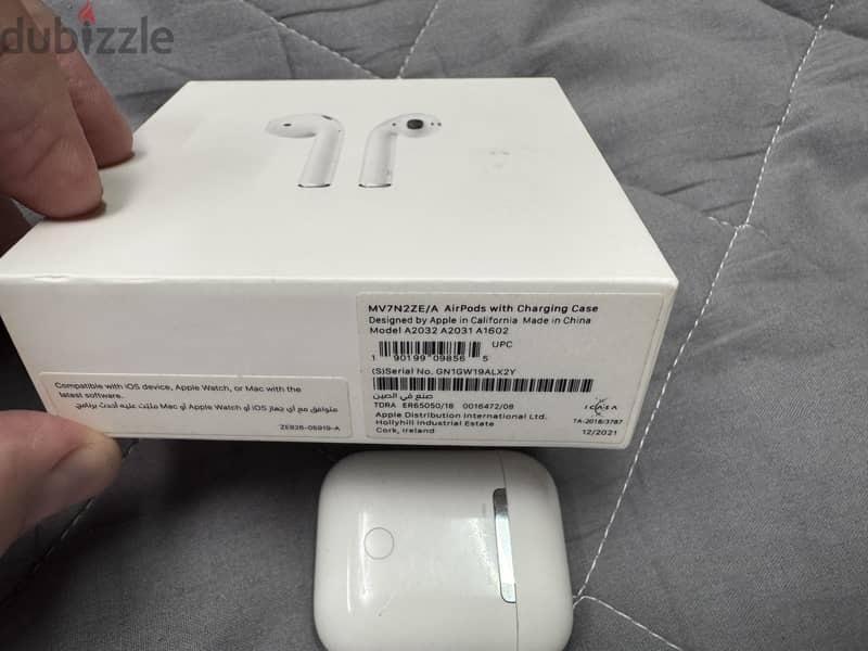Airpods 2nd generation lt and box working well 4
