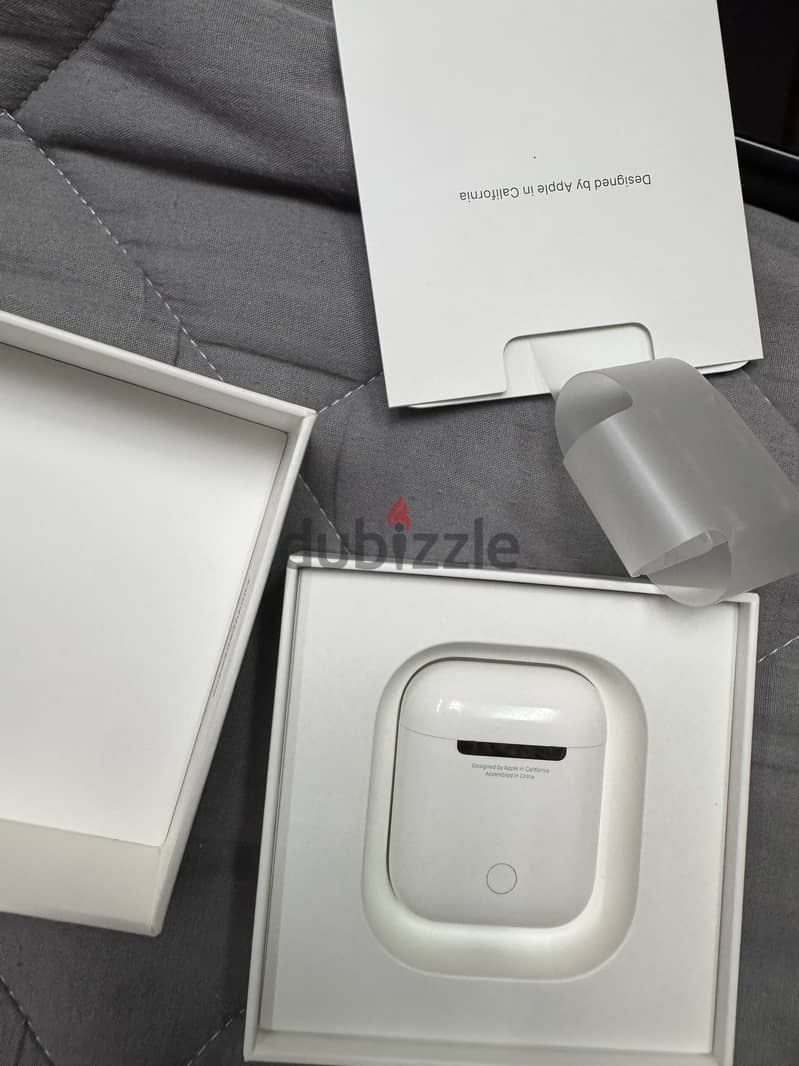 Airpods 2nd generation lt and box working well 5
