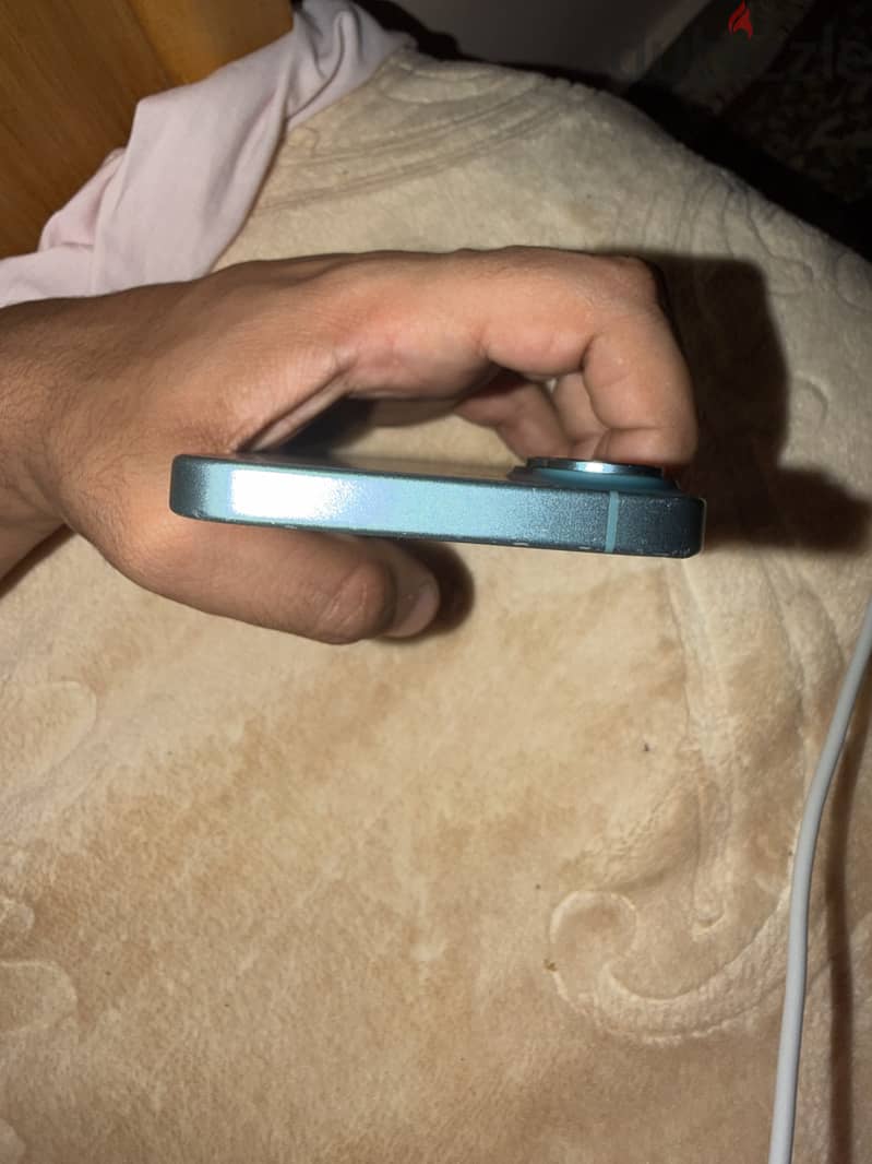 Iphone 16 used like new 5