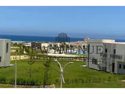 شاليه كامل التشطيب بمساحة ٧٤ مترًا للبيع في جايا - الساحل الشمالي، غرفتان نوم، حمام واحد، استلام ٢٠٢٦، بحري