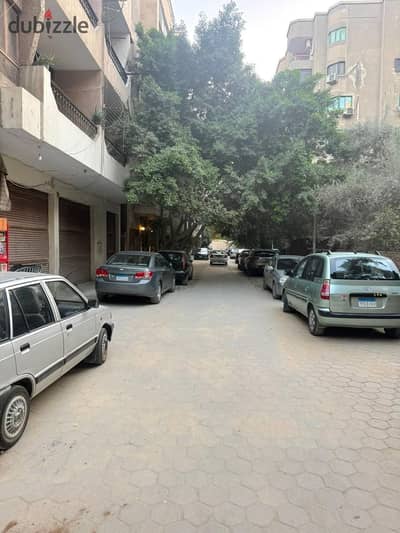 2-bedroom apartment in Maadi, price is a bargain, area 125 meters, 1 bathroom, 2 reception pieces, floor 3
