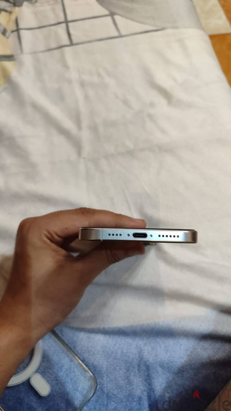 Apple - iPhone 16 Pro Max 4