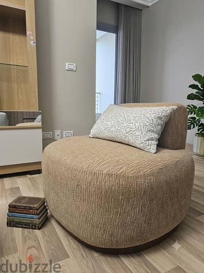 Brand new chair + free cushion 