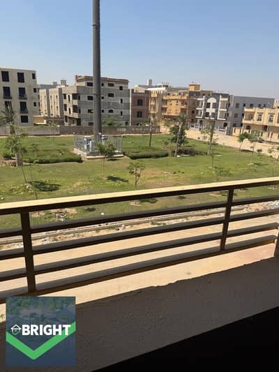 شقه للبيع 200 متر القرنفل ڤيلات التجمع الخامس