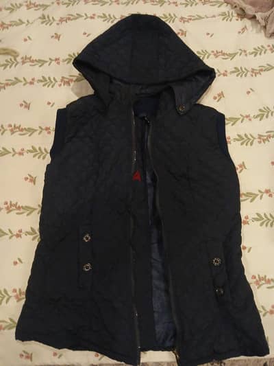 sleevles puffer hooded jacket