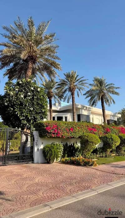 فيلا 5 غرف للبيع علي 12 سنة prime location  علي طريق السويس بالقرب من ماونتن فيو علي طريق السويس بجوار مدينتي مباشرة للبيع
