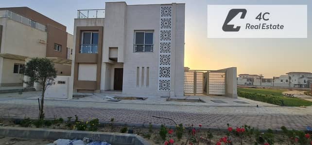 فيلا ستاند الون استلام فوري بتشطيب سوبر لوكس في كمباوند المقصد فيلاز - برايم لوكيشن FOR SALE IN AL MAQSAD