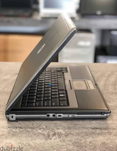 لاب توب ديل DeLL زيرو استيراد الخارج فرز اول بشاحن الأصلي